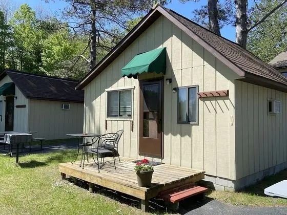 Kulübe, Sigara İçilmez, Nehir Manzaralı (Cabin 2)