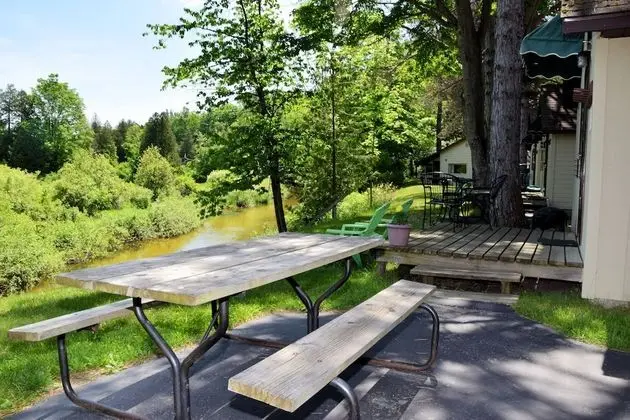 Kulübe, Sigara İçilmez, Nehir Manzaralı (Cabin 2)