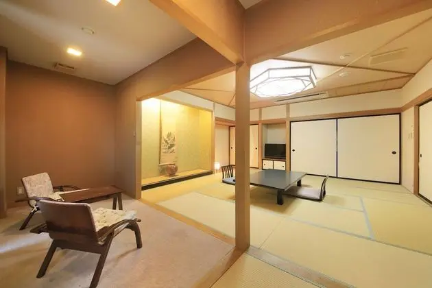 Basic Dört Kişilik Oda (Japanese Style, Separate Sitting Area)