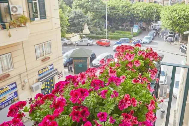 Tek Büyük Yataklı Oda, Şehir Manzaralı (Kandinsky)