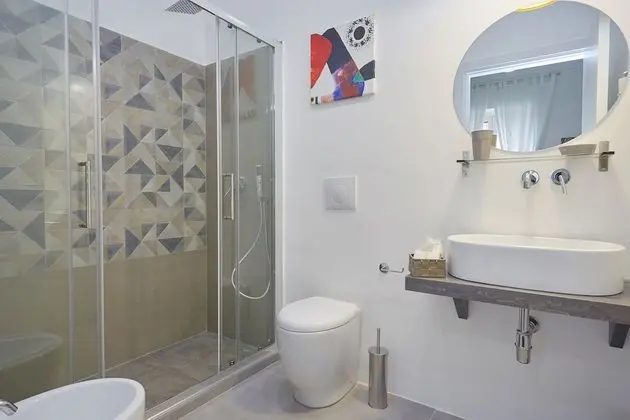 Tek Büyük Yataklı Oda, Şehir Manzaralı (Kandinsky)