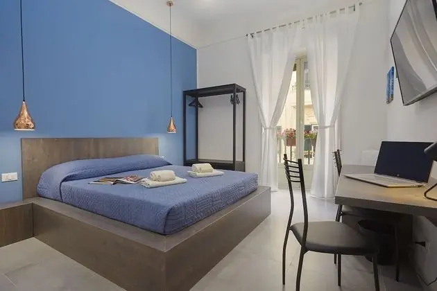 Tek Büyük Yataklı Oda, Şehir Manzaralı (Van Gogh)