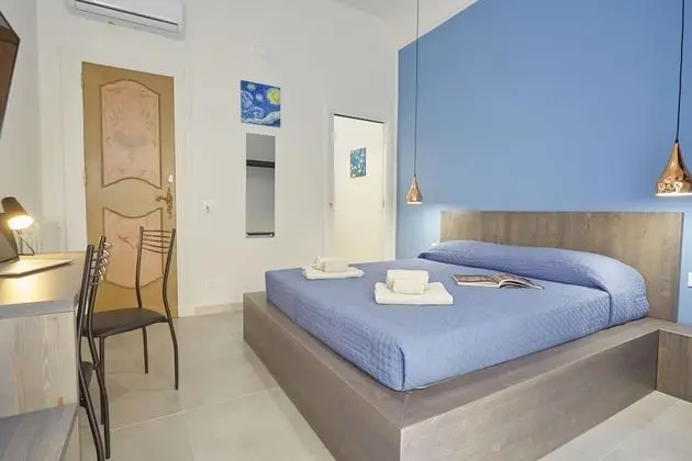 Tek Büyük Yataklı Oda, Şehir Manzaralı (Van Gogh)