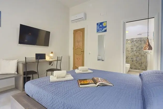 Tek Büyük Yataklı Oda, Şehir Manzaralı (Van Gogh)