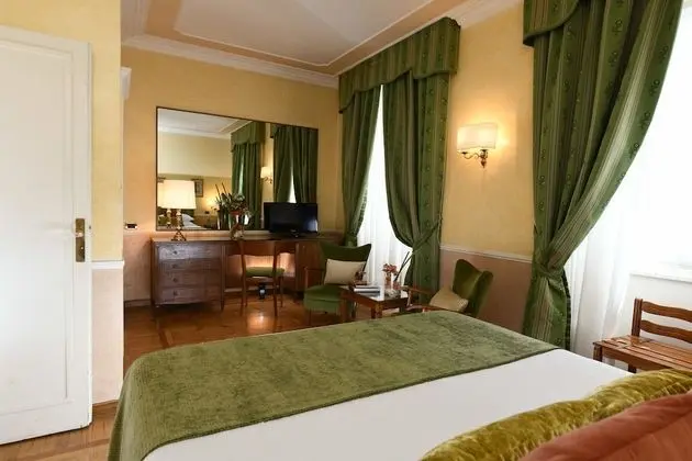 Classic Tek Büyük Yataklı Oda