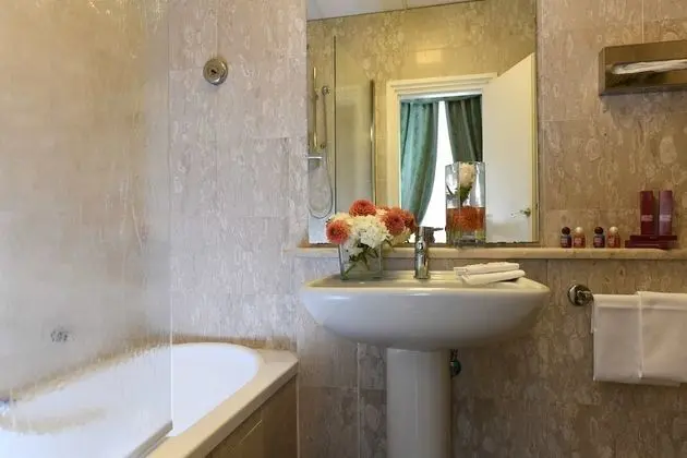 Classic Tek Büyük Yataklı Oda