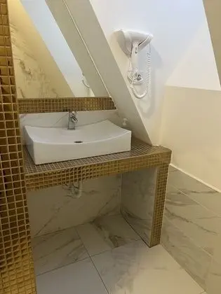 Standard Tek Büyük veya İki Ayrı Yataklı Oda (with extra bed)