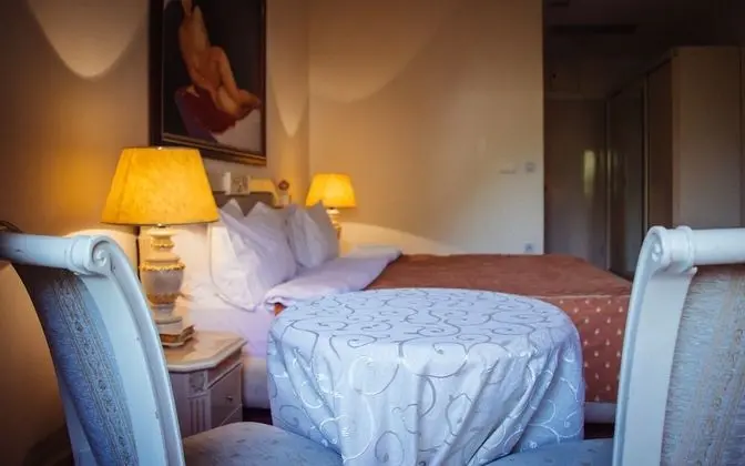 Comfort Tek Büyük veya İki Ayrı Yataklı Oda