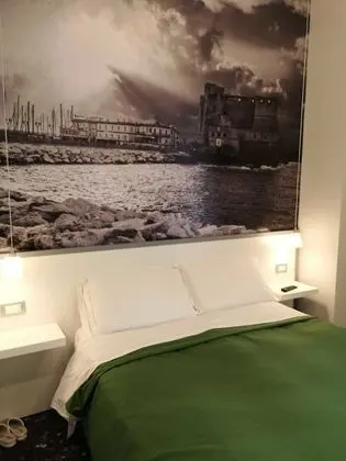 Tek Büyük Yataklı Oda (Castel dell'Ovo)