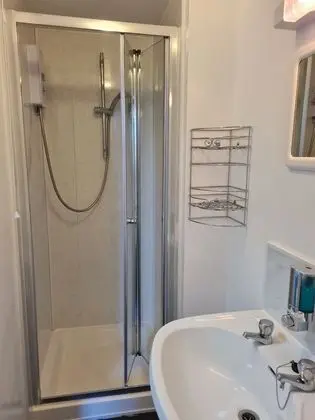 Basic Tek Büyük Yataklı Oda, Banyolu/Duşlu