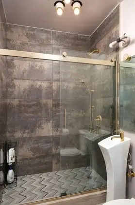 Basic Tek Büyük Yataklı Oda