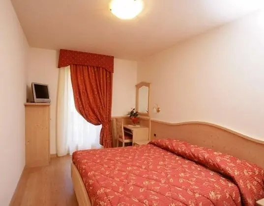 Comfort Tek Büyük veya İki Ayrı Yataklı Oda