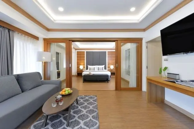 1 Bed Room Suite with Living area