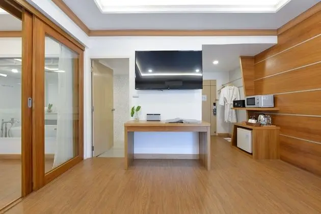 1 Bed Room Suite with Living area