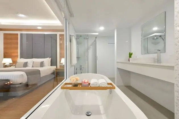1 Bed Room Suite with Living area