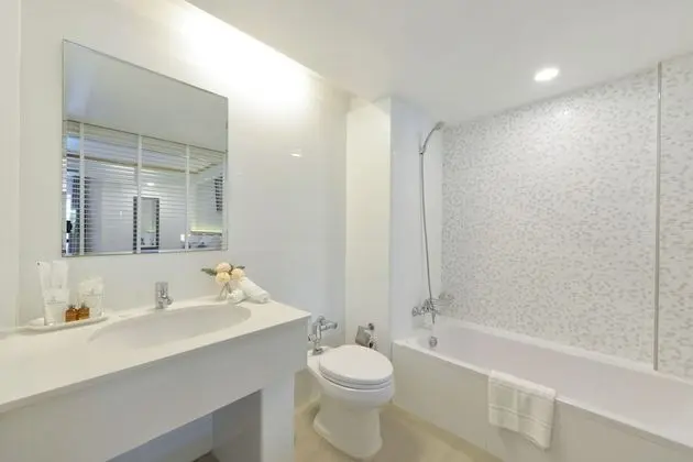 Deluxe Room with See-through Bathtub