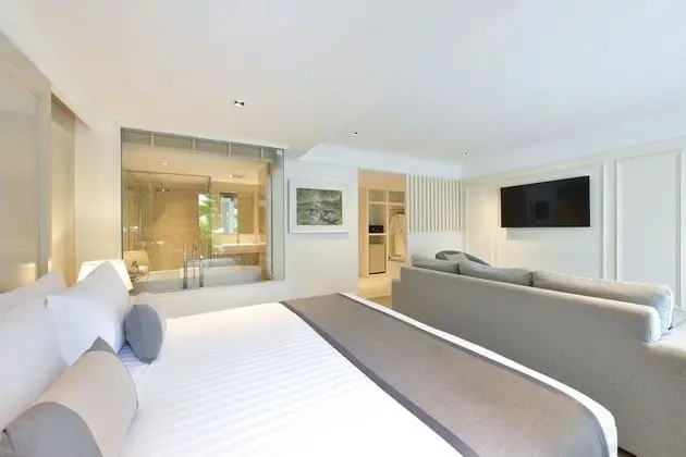 Honeymoon Pool Access Suite Room with Living area and Balcony