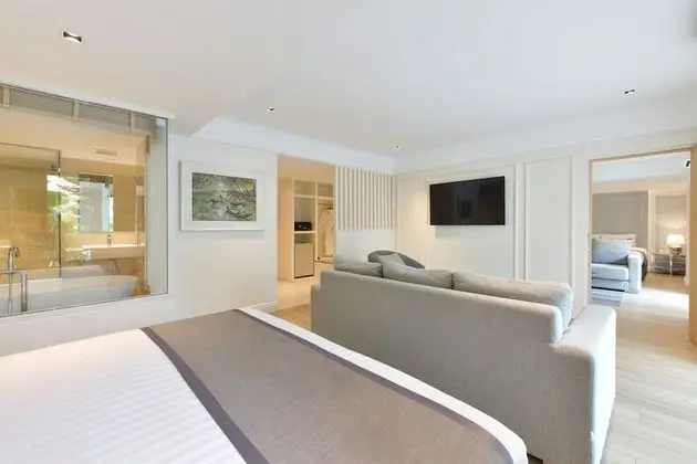 Honeymoon Pool Access Suite Room with Living area and Balcony
