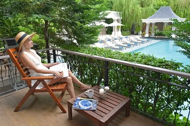 Pool Access, 2 Bedrooms Suite with Living area and Balcony