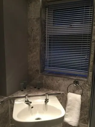 Basic Stüdyo, Banyolu/Duşlu