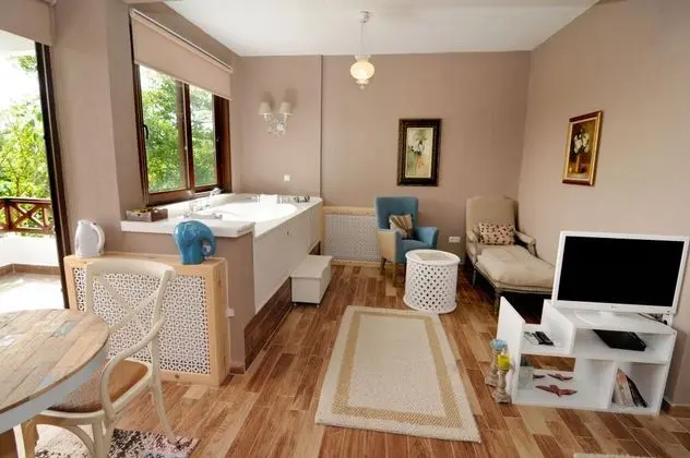 Queen Suite - Jakuzili, Nehir Manzaralı