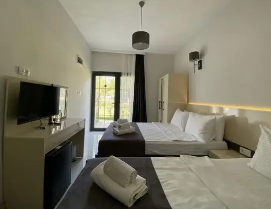 Üç Kişilik Oda, Bahçe Manzaralı, Balkonlu