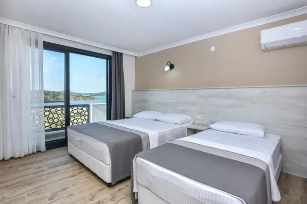 Triple, Bahçe Manzaralı