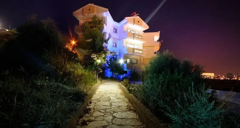 2/4 Kisilik 1+1 Deniz Manzaralı Apart Oda