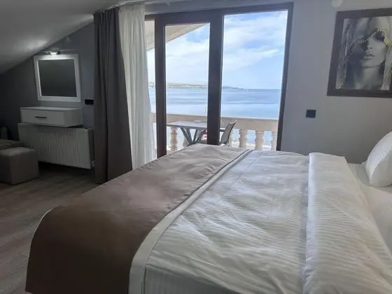 Corner Suite, Göl Manzaralı, Büyük Yataklı