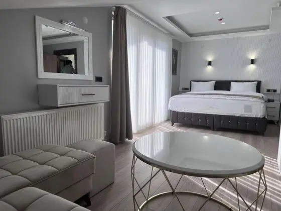 Corner Suite, Göl Manzaralı, Büyük Yataklı