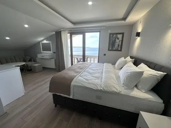 Corner Suite, Göl Manzaralı, Büyük Yataklı