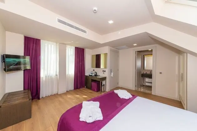 Comfort Tek Büyük veya İki Ayrı Yataklı Oda