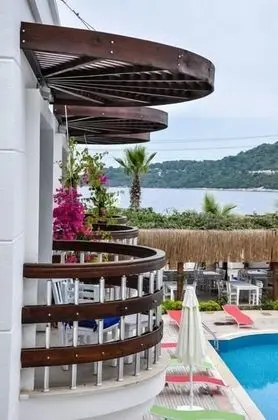 Standard Tek Büyük veya İki Ayrı Yataklı Oda, Deniz Manzaralı