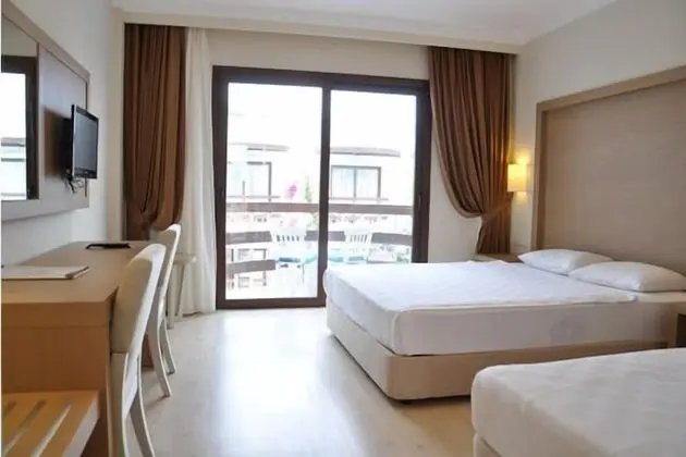 Standard Tek Büyük veya İki Ayrı Yataklı Oda, Deniz Manzaralı