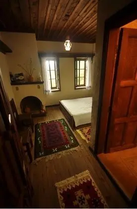 Standart Oda, Kara Manzaralı