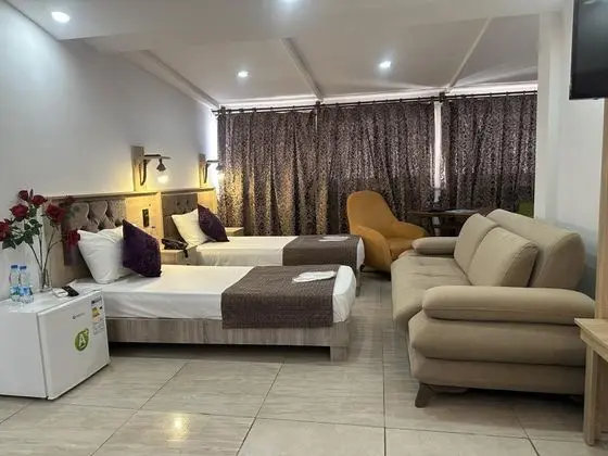 Suite, Kara Manzaralı, Fransız Balkonlu