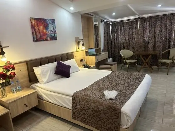 Suite, Kara Manzaralı, Fransız Balkonlu