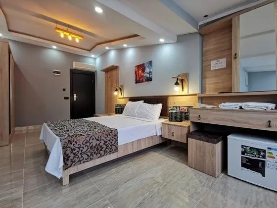 Suite, Kara Manzaralı, Fransız Balkonlu