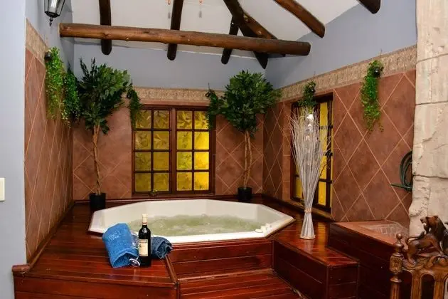 Lion Superior King Suite