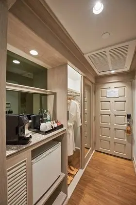Pool Access Room