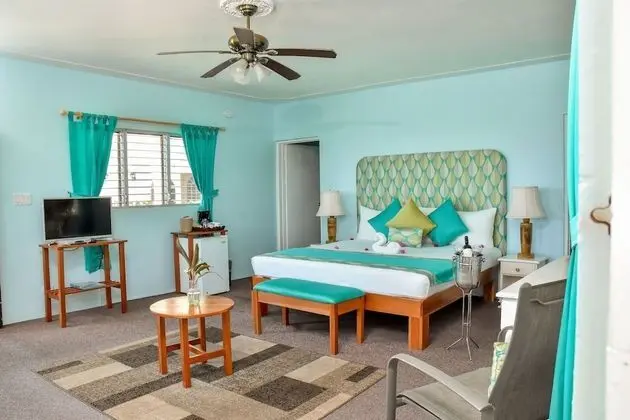 Deluxe Room, Ocean View, 1 King Bed, Poolside