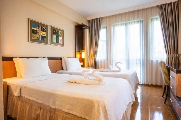 https://images.etstur.com/imgproxy/resize/2560x1440/files/images/hotelImages/etsrooms/558/Bezay_Hotel_20260209141603_3.jpg
