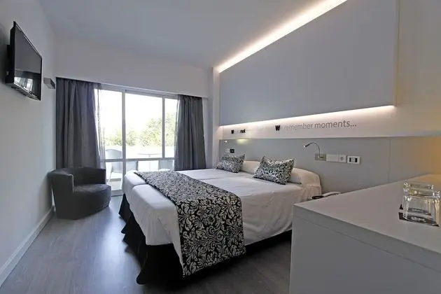 Tek Büyük Yataklı Oda, 2 Tek Kişilik Yatak, Havuz Manzaralı