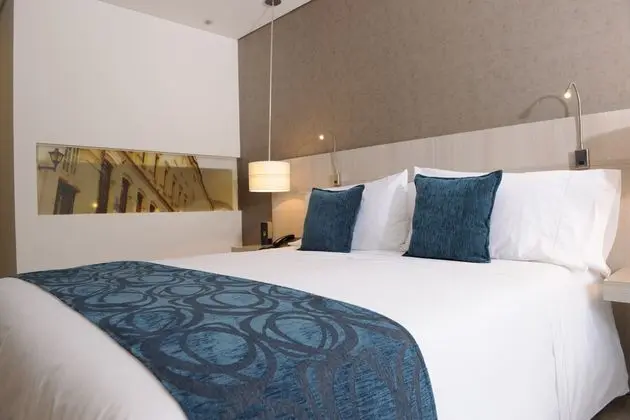 1 Çift ​​kişilik Yatak Queen Size Bed