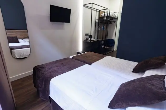 City Tek Büyük Yataklı Oda