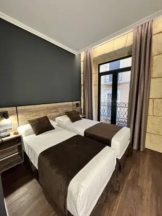 City Tek Büyük Yataklı Oda