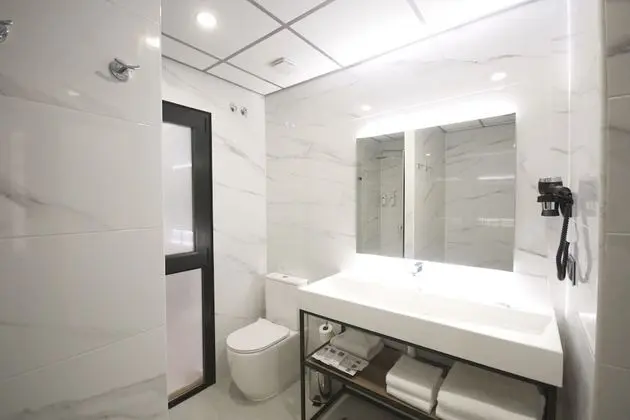 City Tek Büyük Yataklı Oda