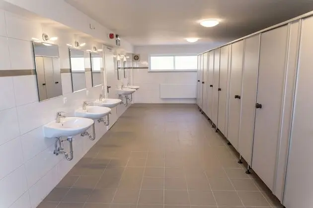Tek Büyük veya İki Ayrı Yataklı Oda, Ortak Banyo