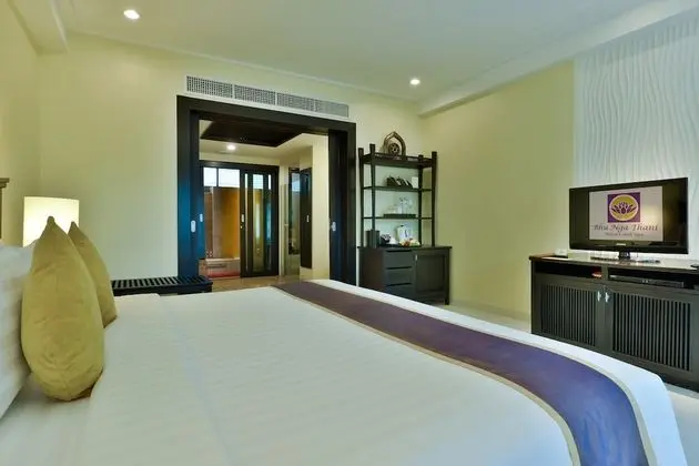 Deluxe Grand Room