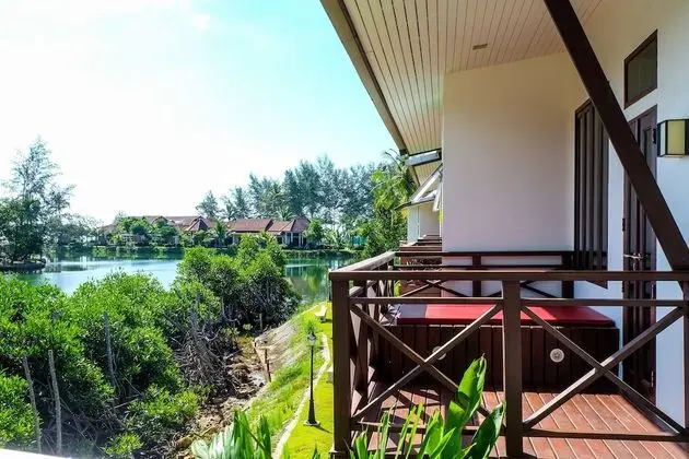 Deluxe Room / Lake View